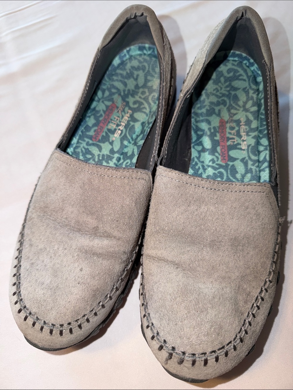 Skechers Women's Gray Suede Relaxed Fit Memory Foam Slip On Shoes Size 8